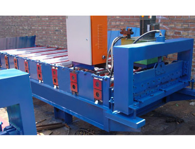 云南鑫圣壓瓦機(jī)廠 彩鋼設(shè)備專(zhuān)業(yè)安裝流程解析